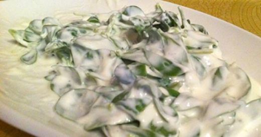 Semizotu Yoğurtlu Salatası